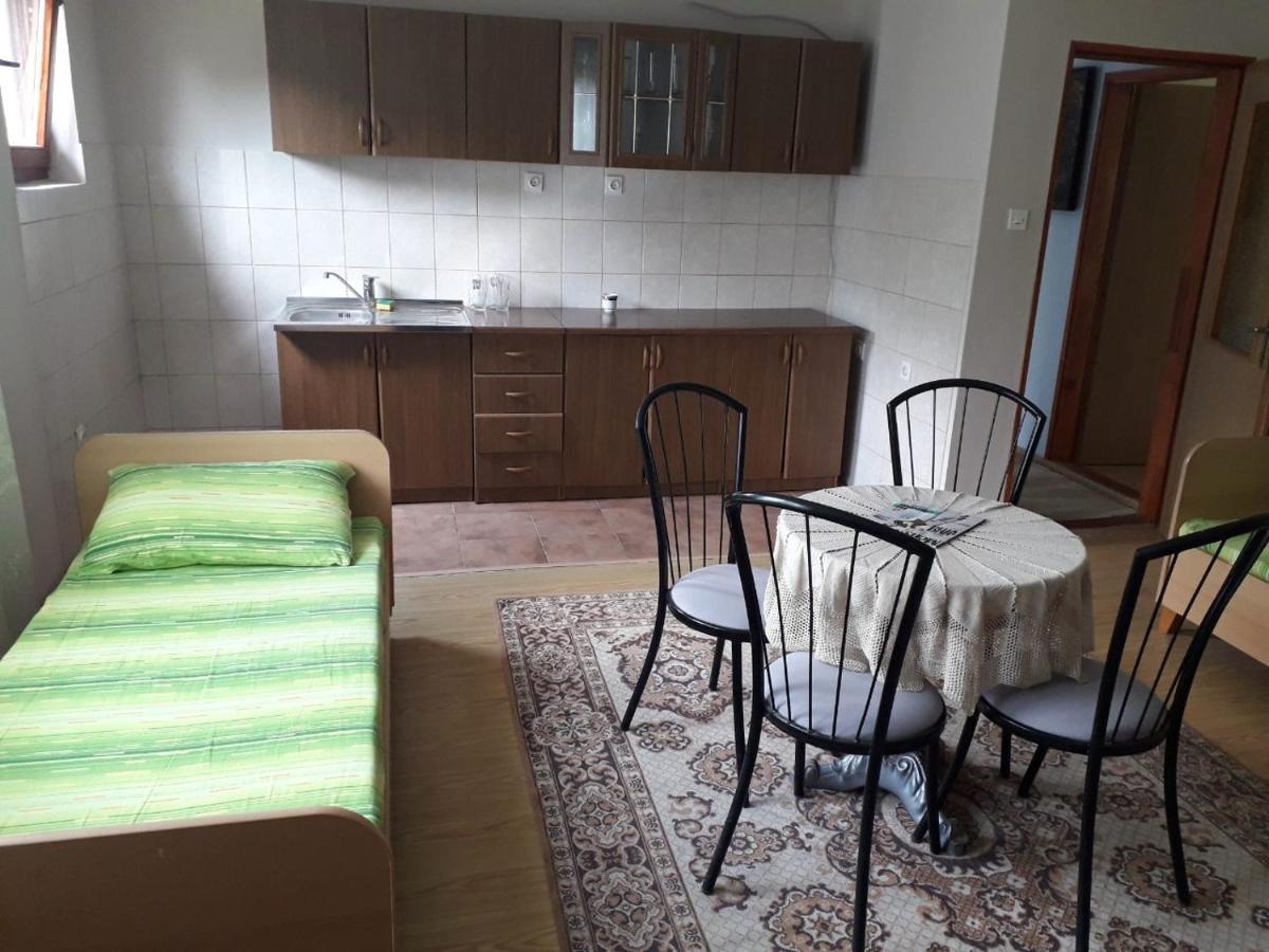 Prenociste Vitas Bed and Breakfast Miljevina Exterior foto