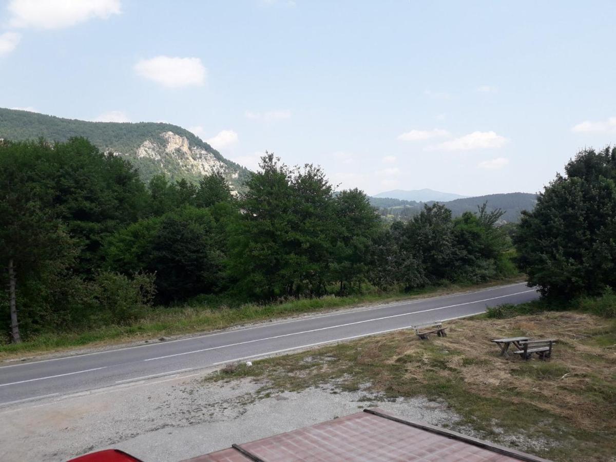Prenociste Vitas Bed and Breakfast Miljevina Exterior foto