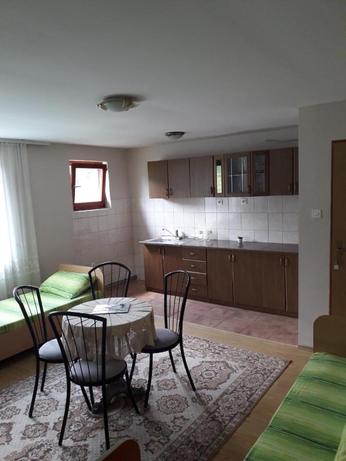 Prenociste Vitas Bed and Breakfast Miljevina Exterior foto