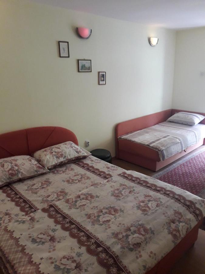 Prenociste Vitas Bed and Breakfast Miljevina Exterior foto