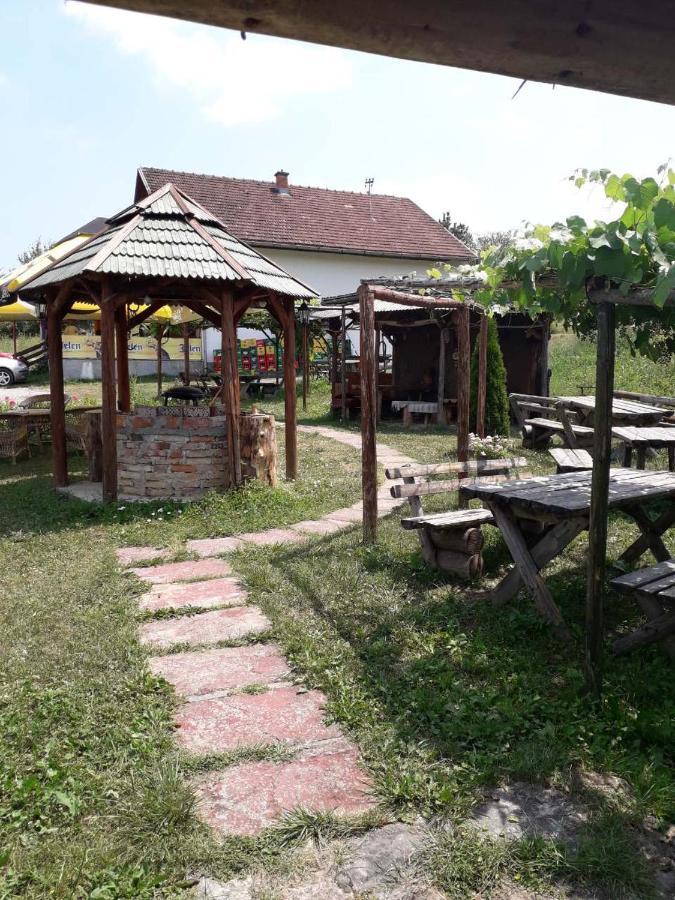 Prenociste Vitas Bed and Breakfast Miljevina Exterior foto