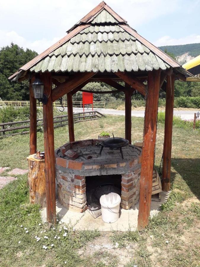 Prenociste Vitas Bed and Breakfast Miljevina Exterior foto
