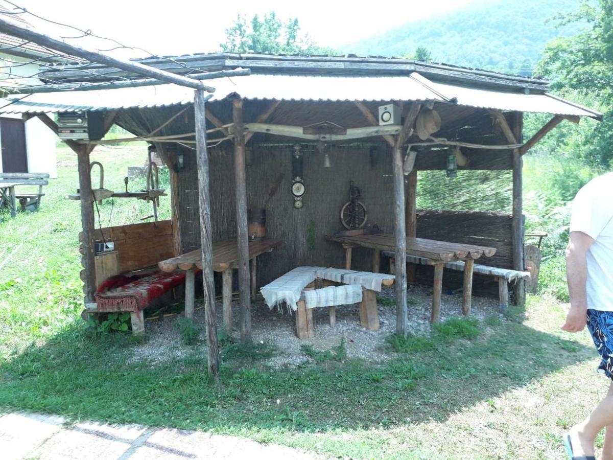 Prenociste Vitas Bed and Breakfast Miljevina Exterior foto